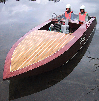 detail how to build a large wooden boat delmen